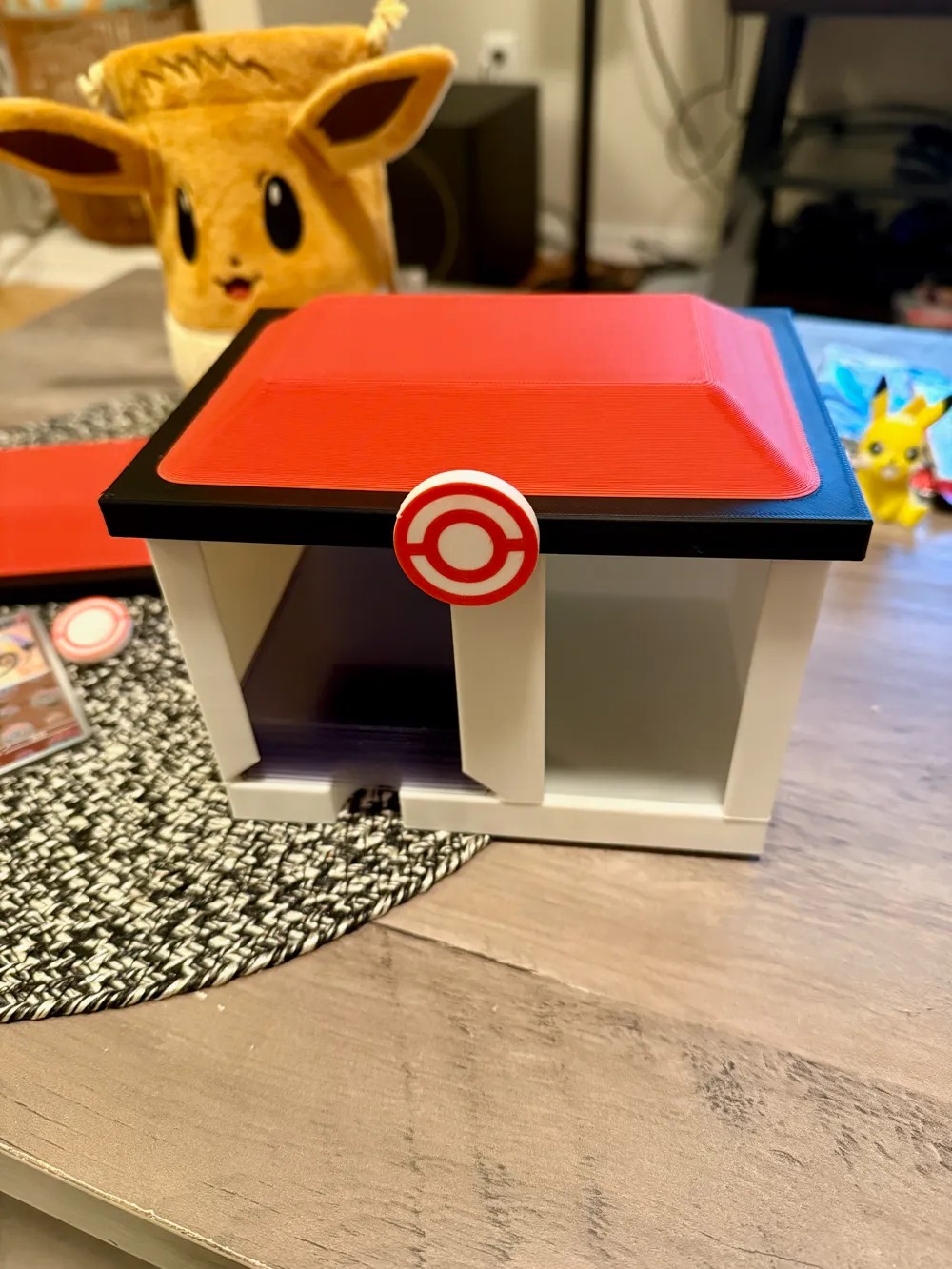 Estación Centro Pokémon para fundas y top loaders